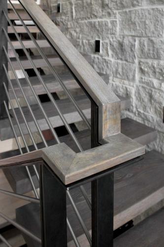 95 S Ivy Stairway Railing Closeup