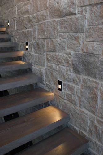 95 S Ivy Stairway Step Lighting